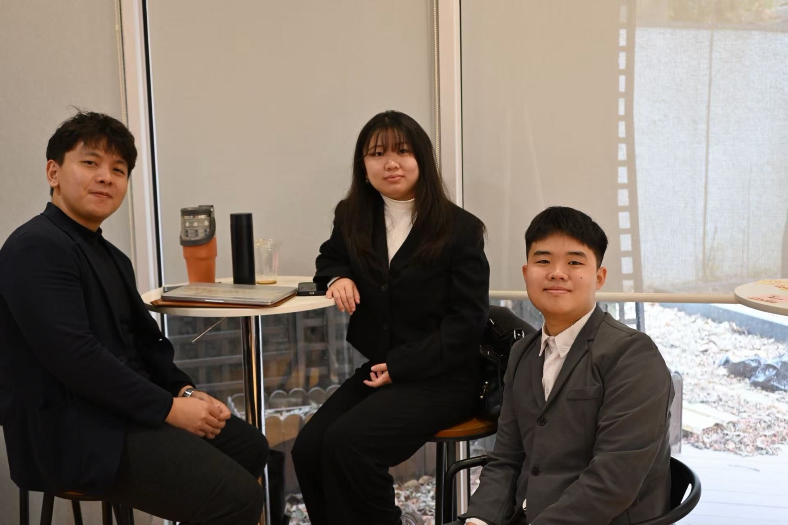 创新创业大赛小组合照